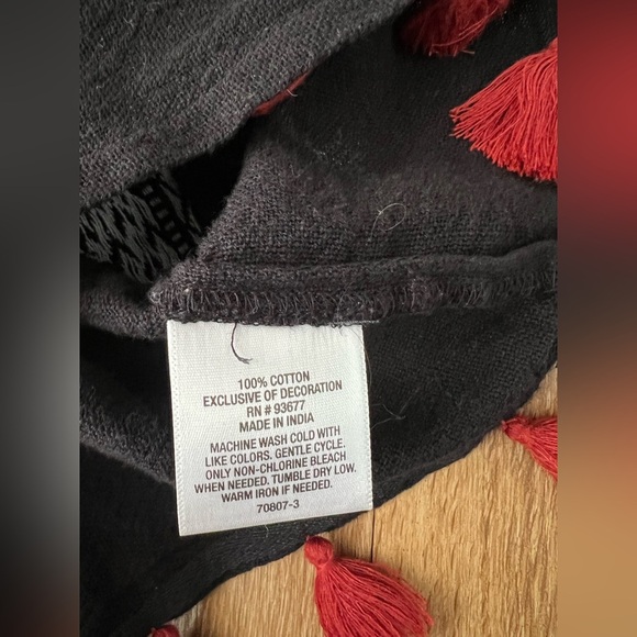 a.n.a Monochrome Top with Red tassels, crop top, size M, - Picture 8 of 9